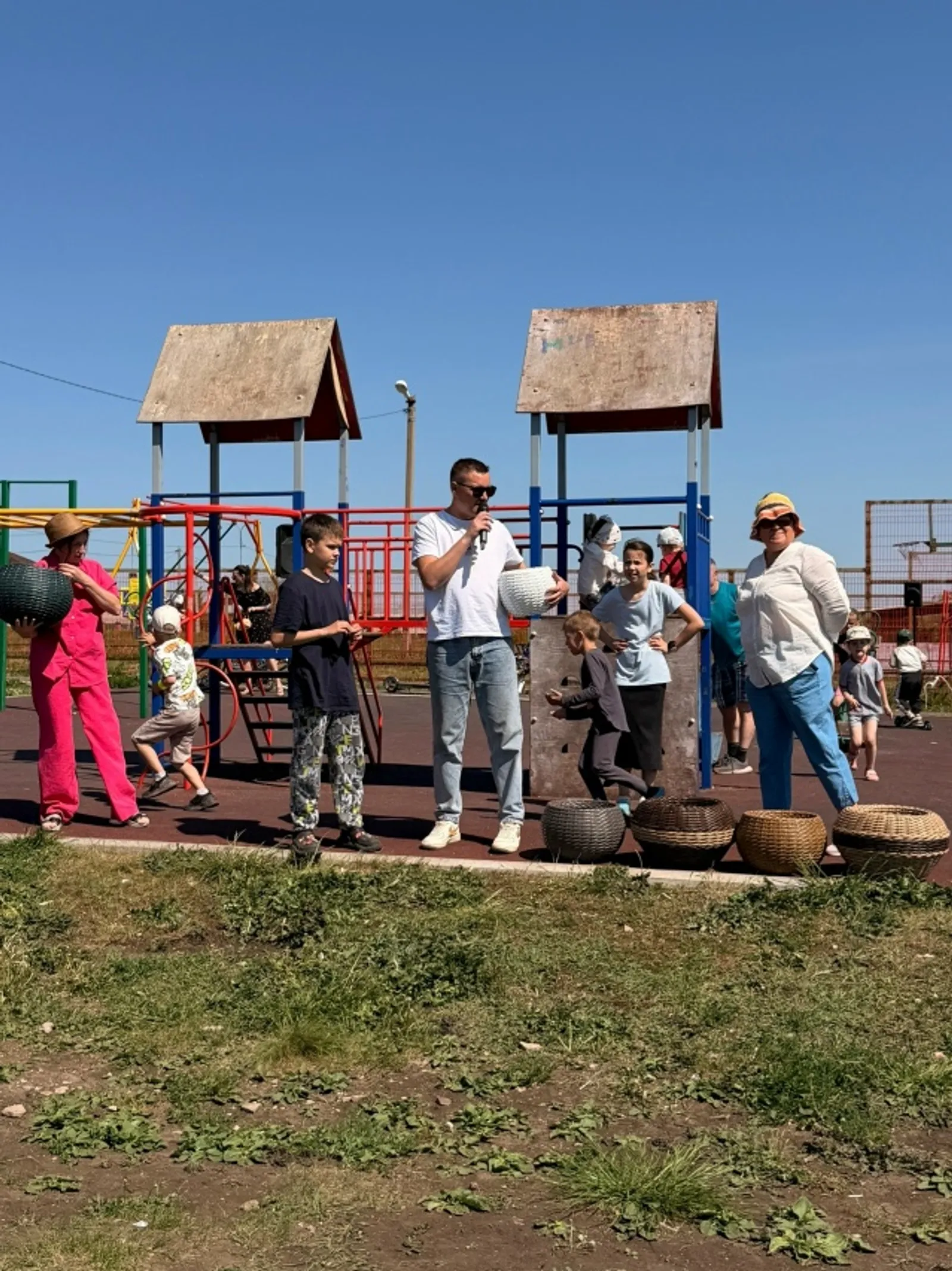 В Давлеканово жители микрорайона ГНС провели «Весеннюю ярмарку»