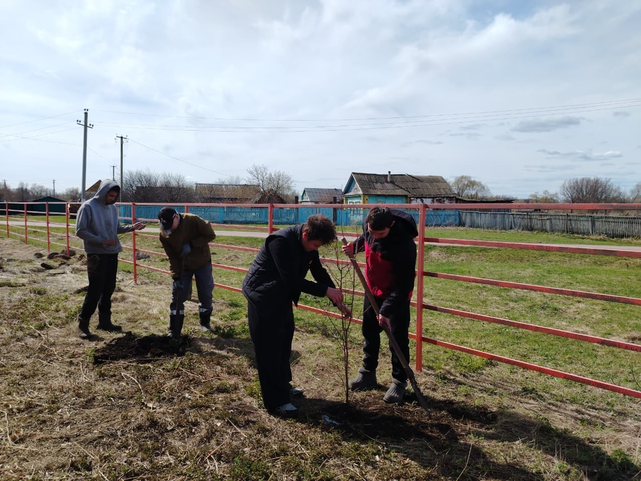 Молодёжь села Старокурманкеево вышла на субботник