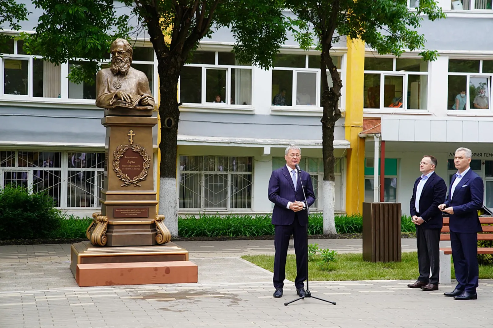 В Уфе открыли памятник Луке Крымскому