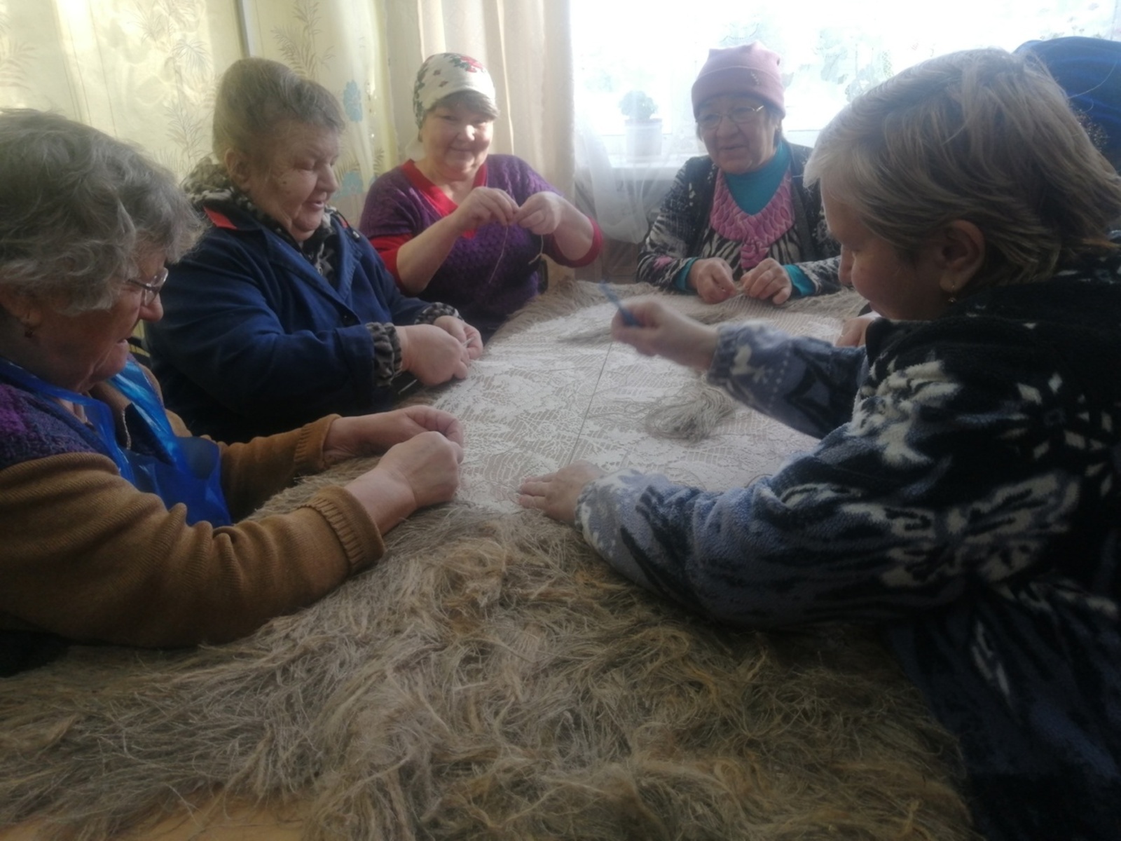 В Сергиопольском сельсовете плетут маскировочные халаты
