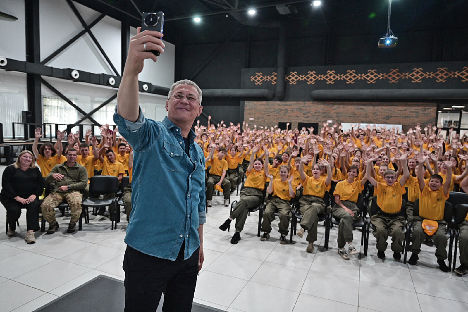 Радий Хабиров в парке «Патриот» встретился с участниками лагеря «Страна героев»