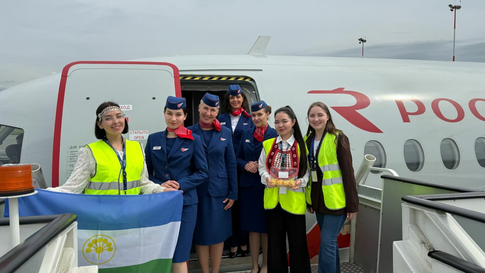 Бойцы студотрядов Башкирии получают трудовой опыт в аэропорту "Пулково"