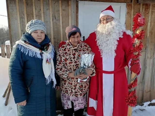 Жители села Микяшево провели акцию «Спецоперация» Деда Мороза»
