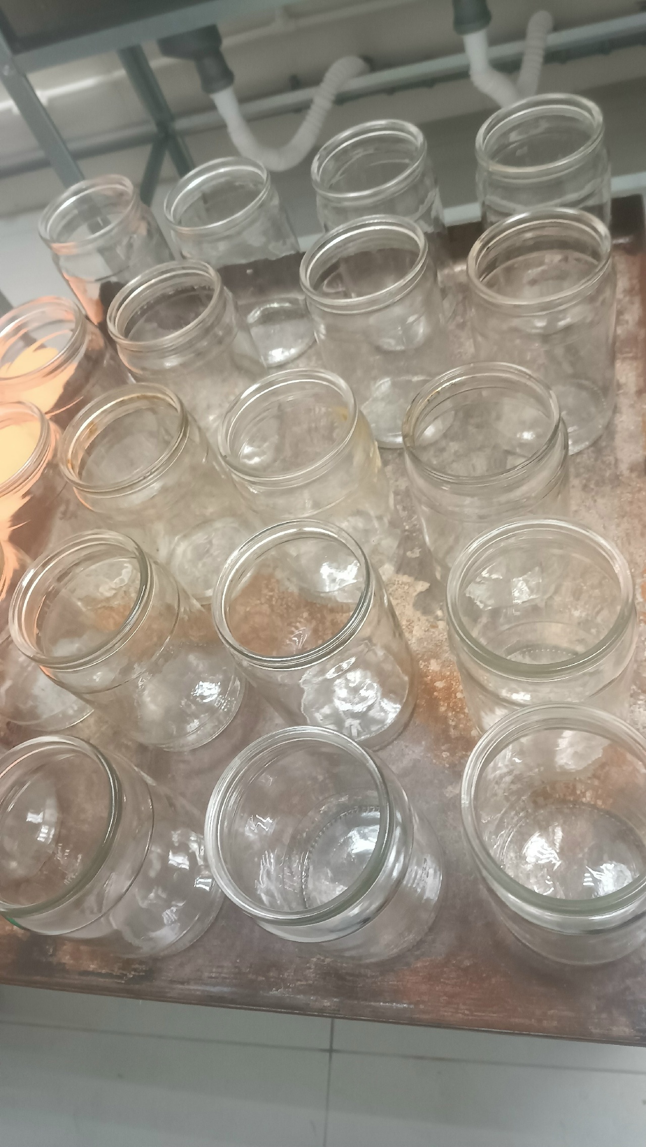 В Сергиополе приготовили тушёнку для бойцов