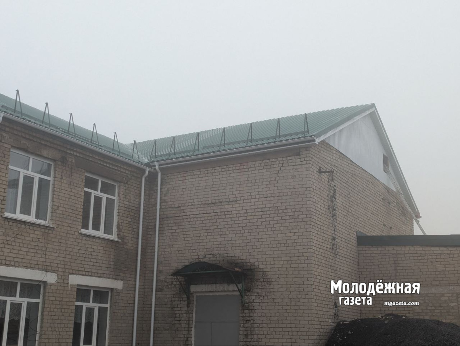 Строители из Башкирии ремонтируют Софиевскую школу ЛНР