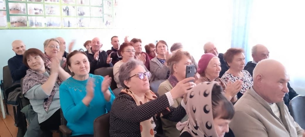 Агитбригада Давлекановского РДК выступила перед сельскими зрителями