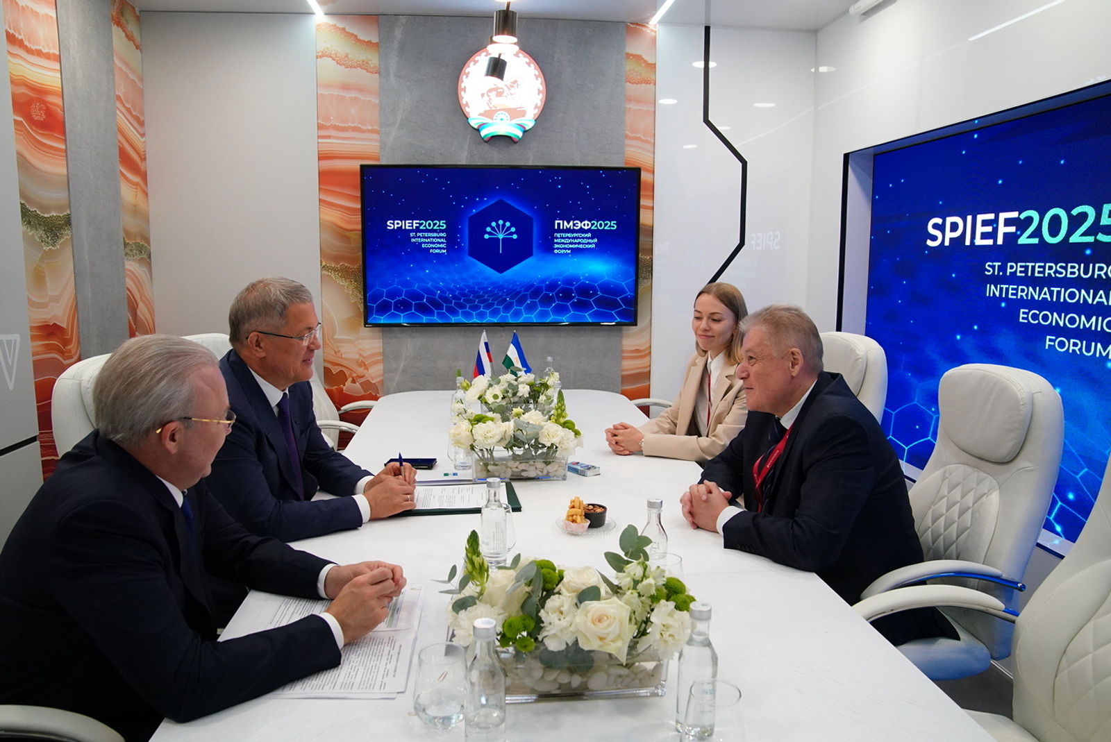 Хабиров  обсудил вопросы модернизации освещения городов и сел РБ