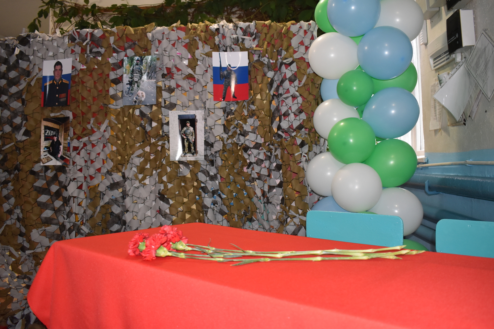 В школе деревни Ивангород открыли «Парту Героя»