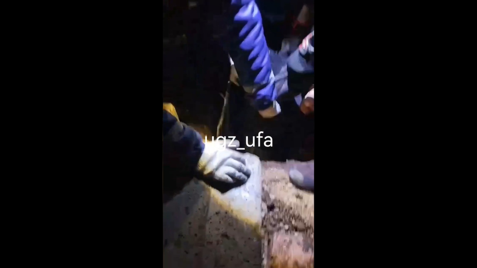 В Уфе женщина провалилась в яму