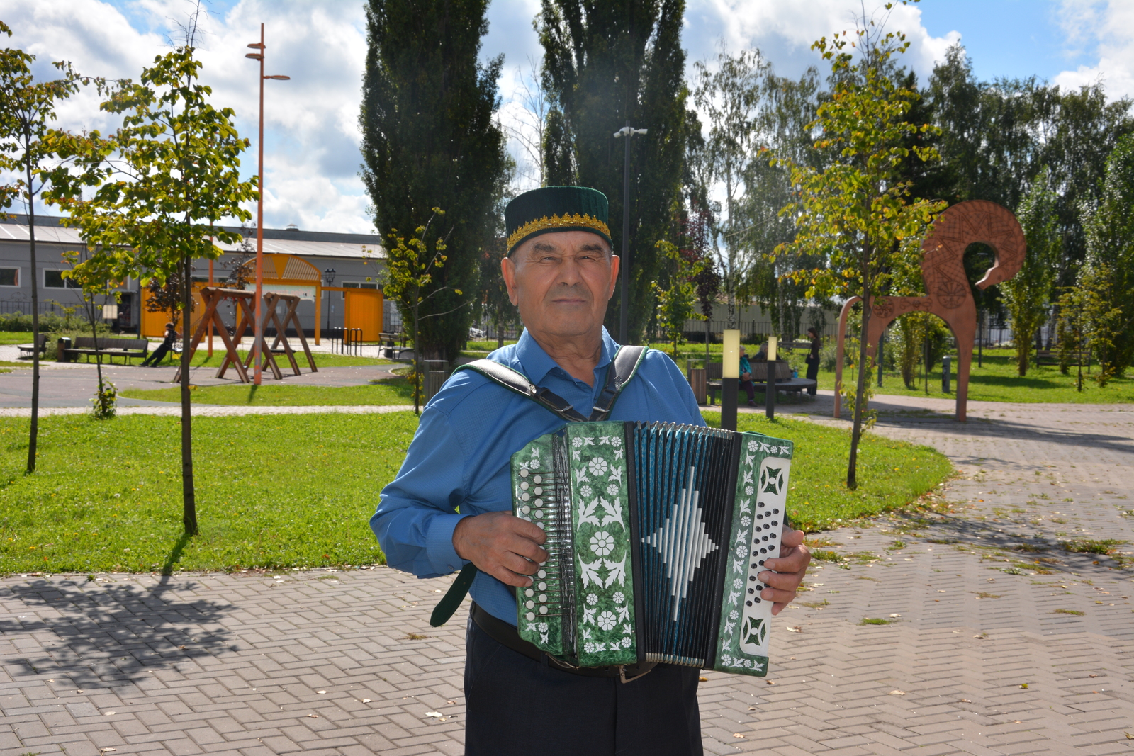 На фото: 75-летний участник фестиваля из села Микяшево, Музафар Фазлиахметов