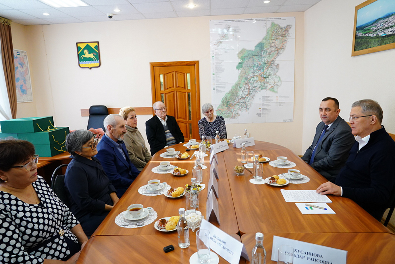 Хабиров передал ордена генерала Шаймуратова семьям погибших участников СВО