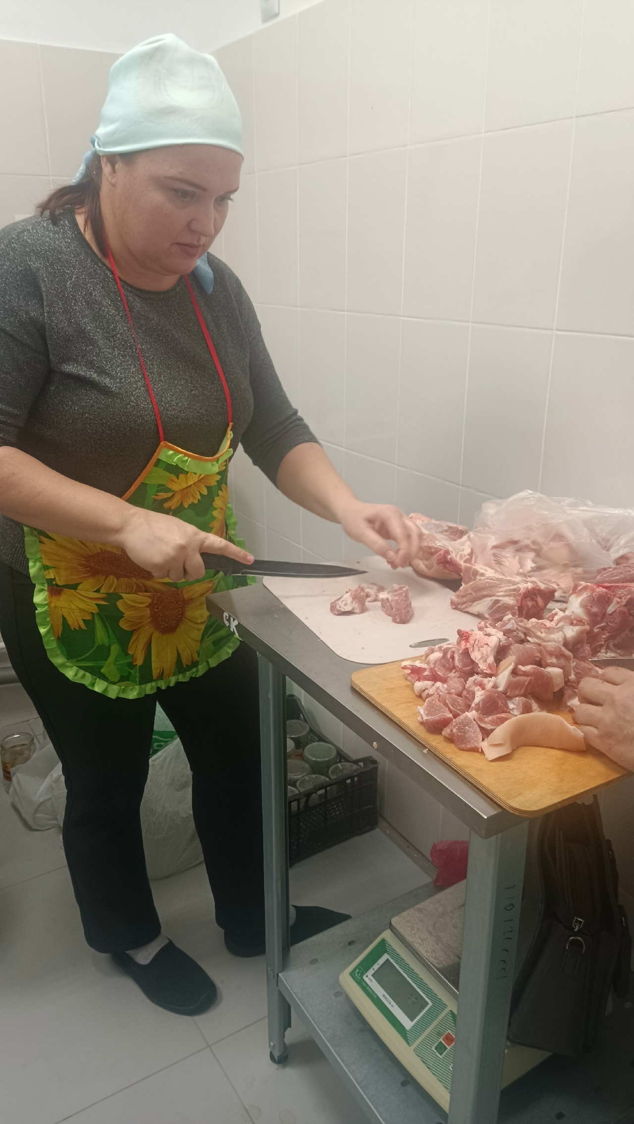 В Сергиополе приготовили тушёнку для бойцов