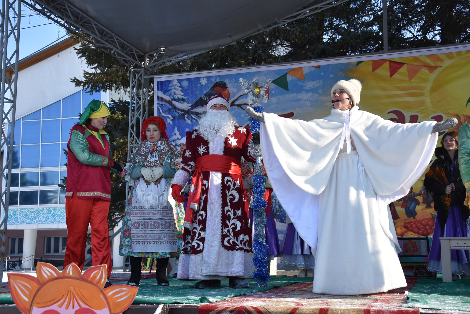 В Давлеканово прошли масленичные гуляния на центральной площади