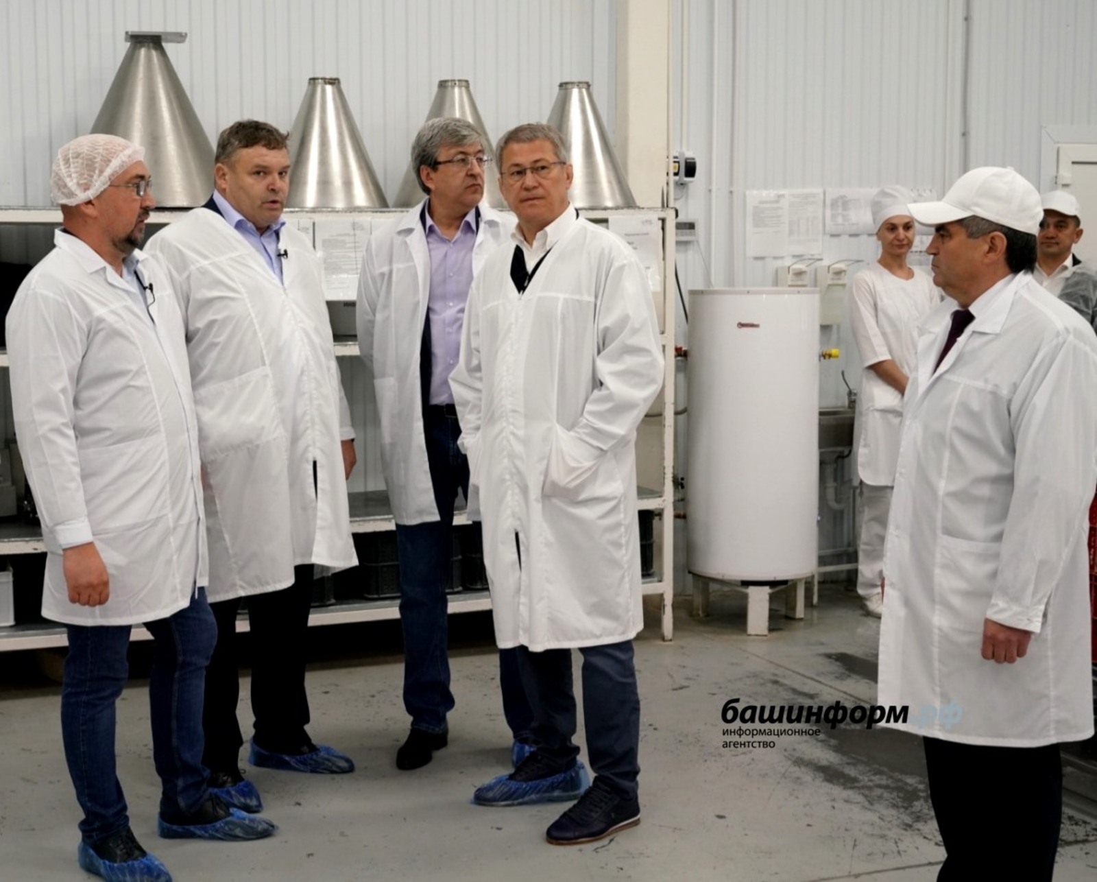 Радий Хабиров посетил Давлекановский комбинат мясных полуфабрикатов
