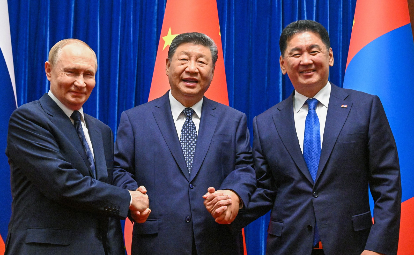 В Пекине состоялась трёхсторонняя встреча глав России, Китая и Монголии