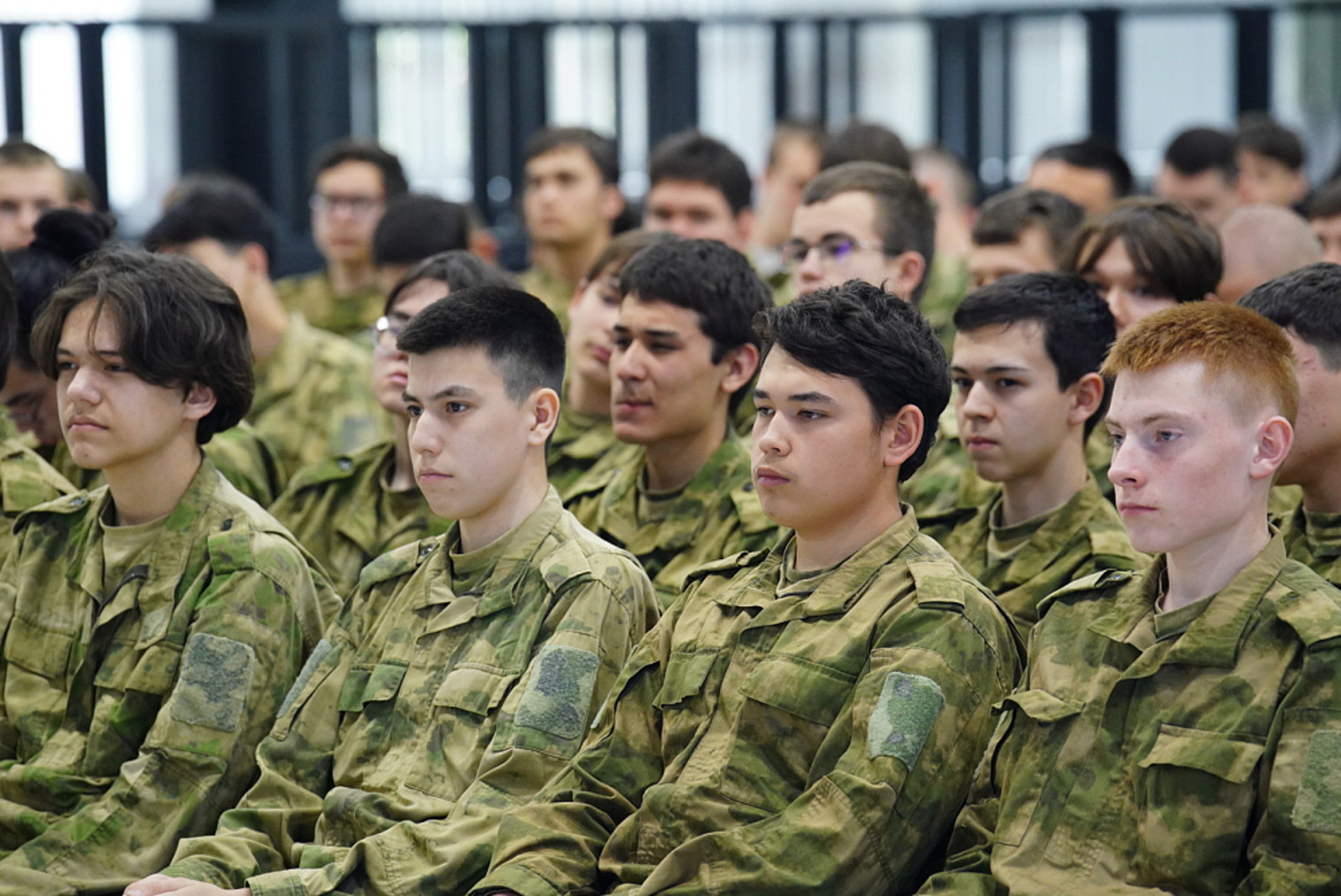 Радий Хабиров встретился в парке "Патриот" со школьниками