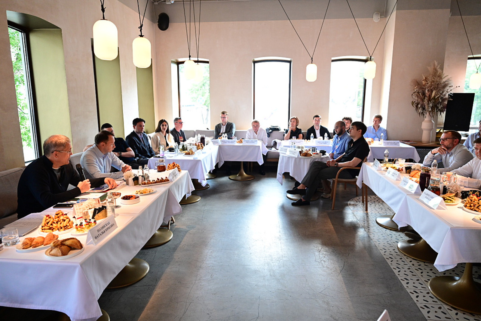 Хабиров провёл совещание в формате «Час креативных индустрий»