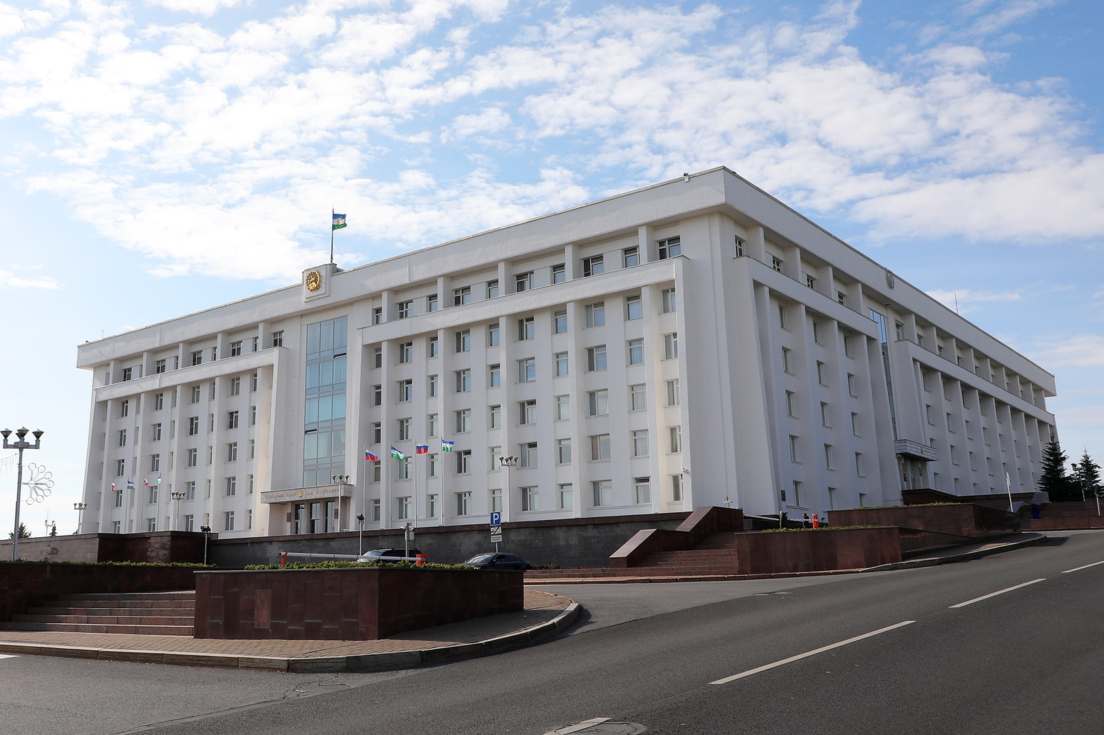 Радий Хабиров поздравил муниципальных служащих с Днём местного самоуправления