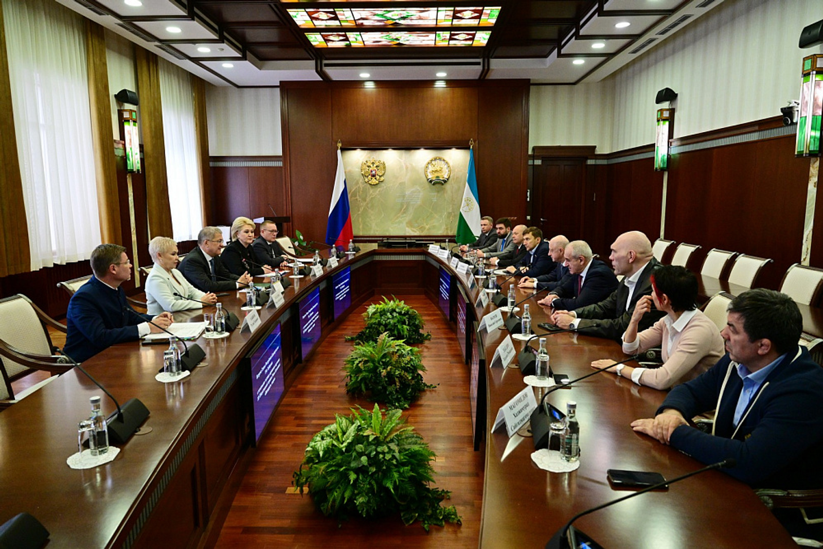 Хабиров встретился с почётными гостями Общественной премии «Молодость нации»