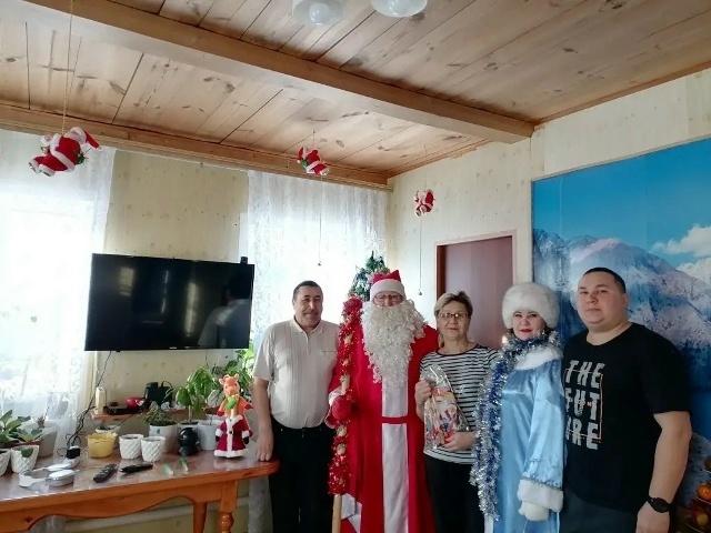 Жители села Микяшево провели акцию «Спецоперация» Деда Мороза»