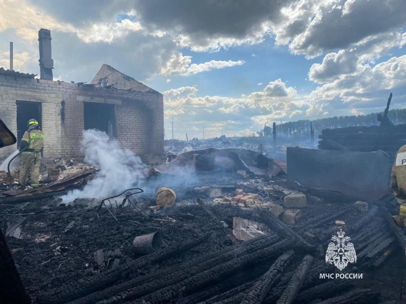 В Башкирии пожар оставил без жилья три семьи