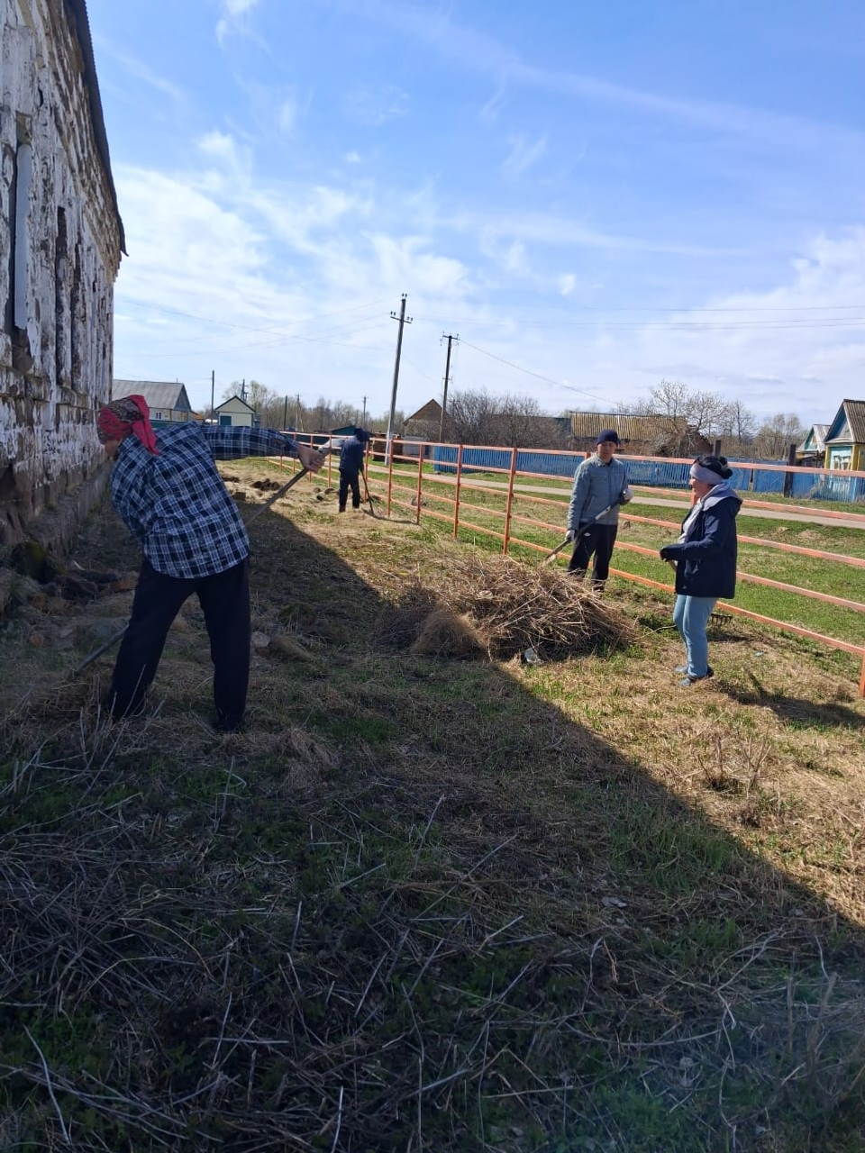 Молодёжь села Старокурманкеево вышла на субботник