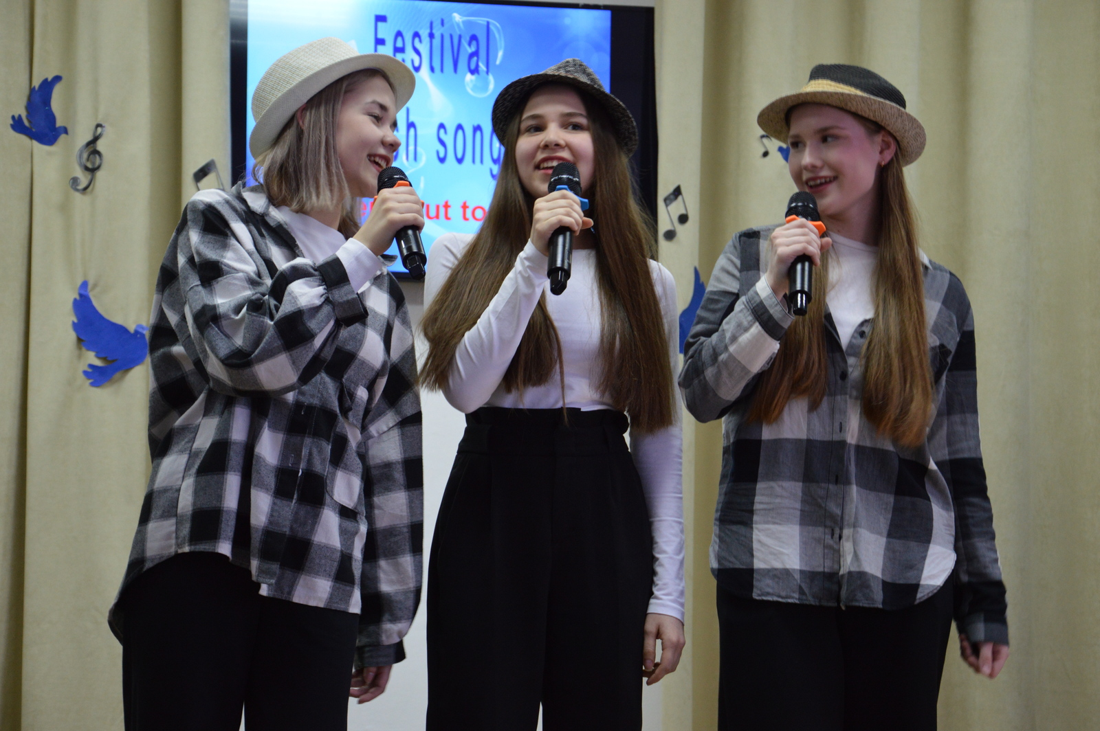 Давлекановские школьники исполнили песни на английском языке