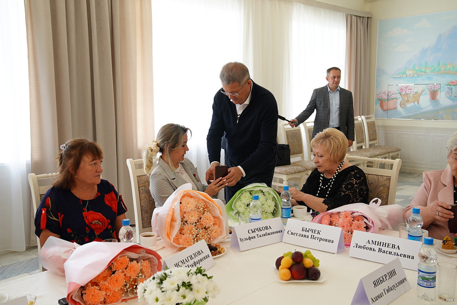 Глава Башкортостана встретился с семьями погибших воинов