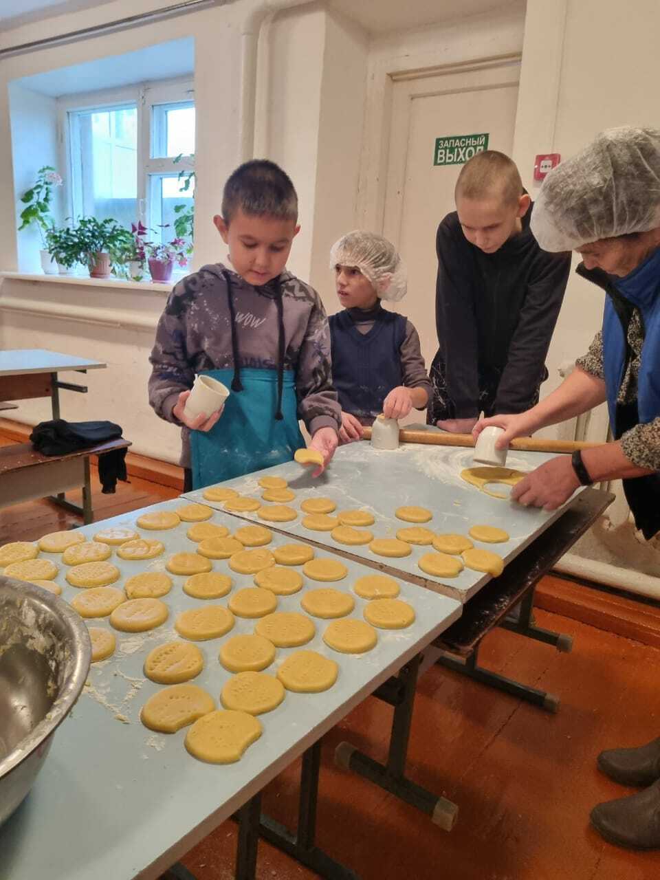Школьники села Курятмасово участвовали в сборе гуманитарной помощи