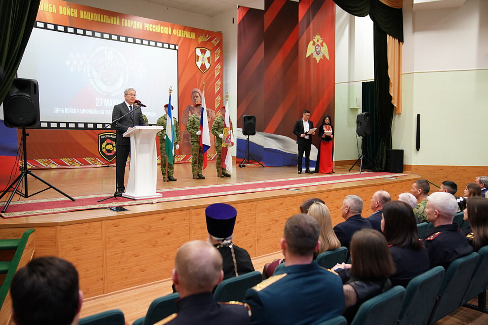 Хабиров поздравил бойцов Росгвардии с профессиональным праздником