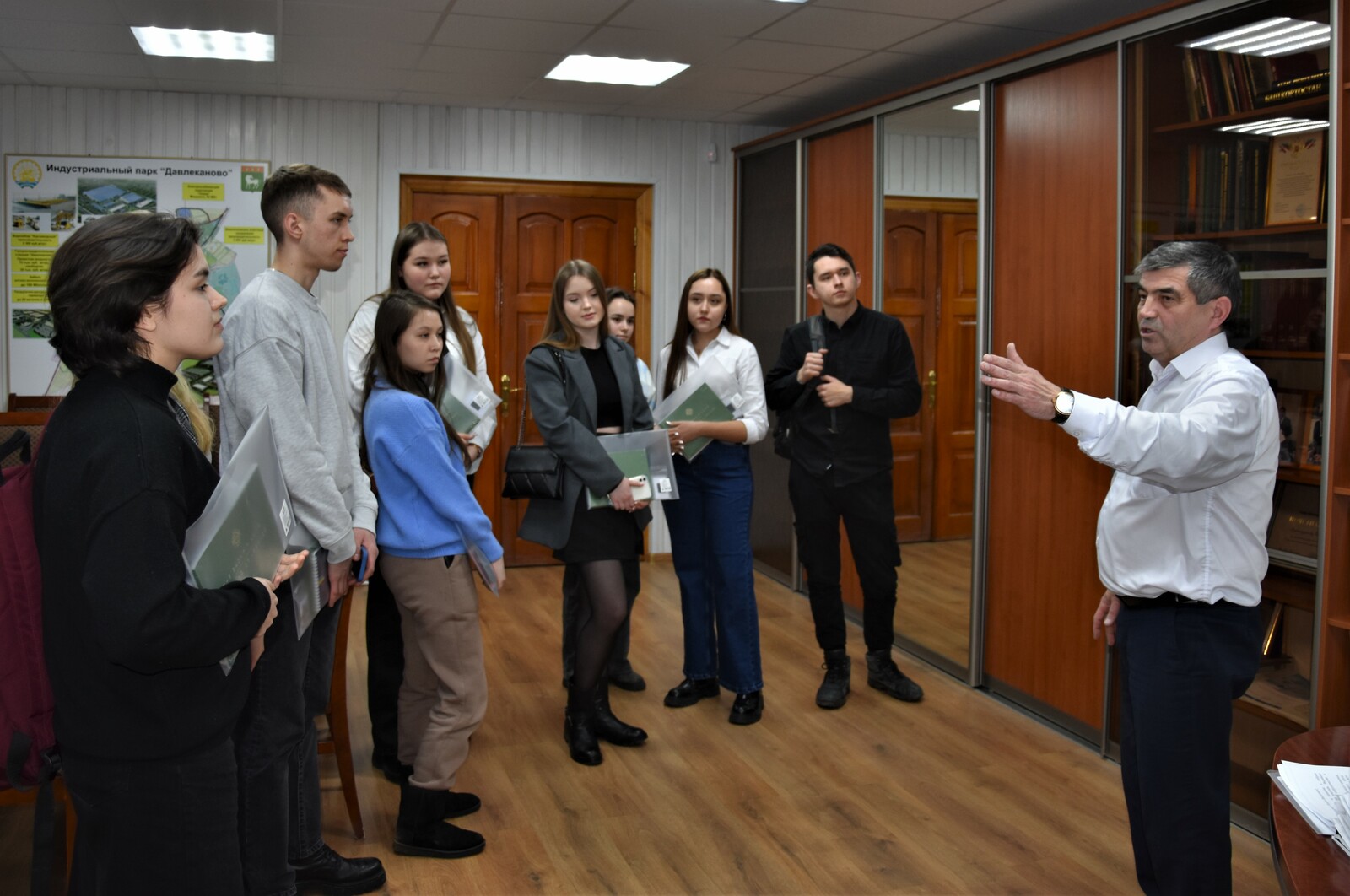 В Давлеканово глава районной администрации встретился со студентами