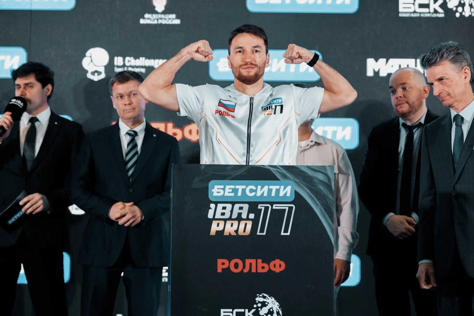 В Уфе прошла процедура взвешивания боксёров Субханкулова и Усмонова перед боем