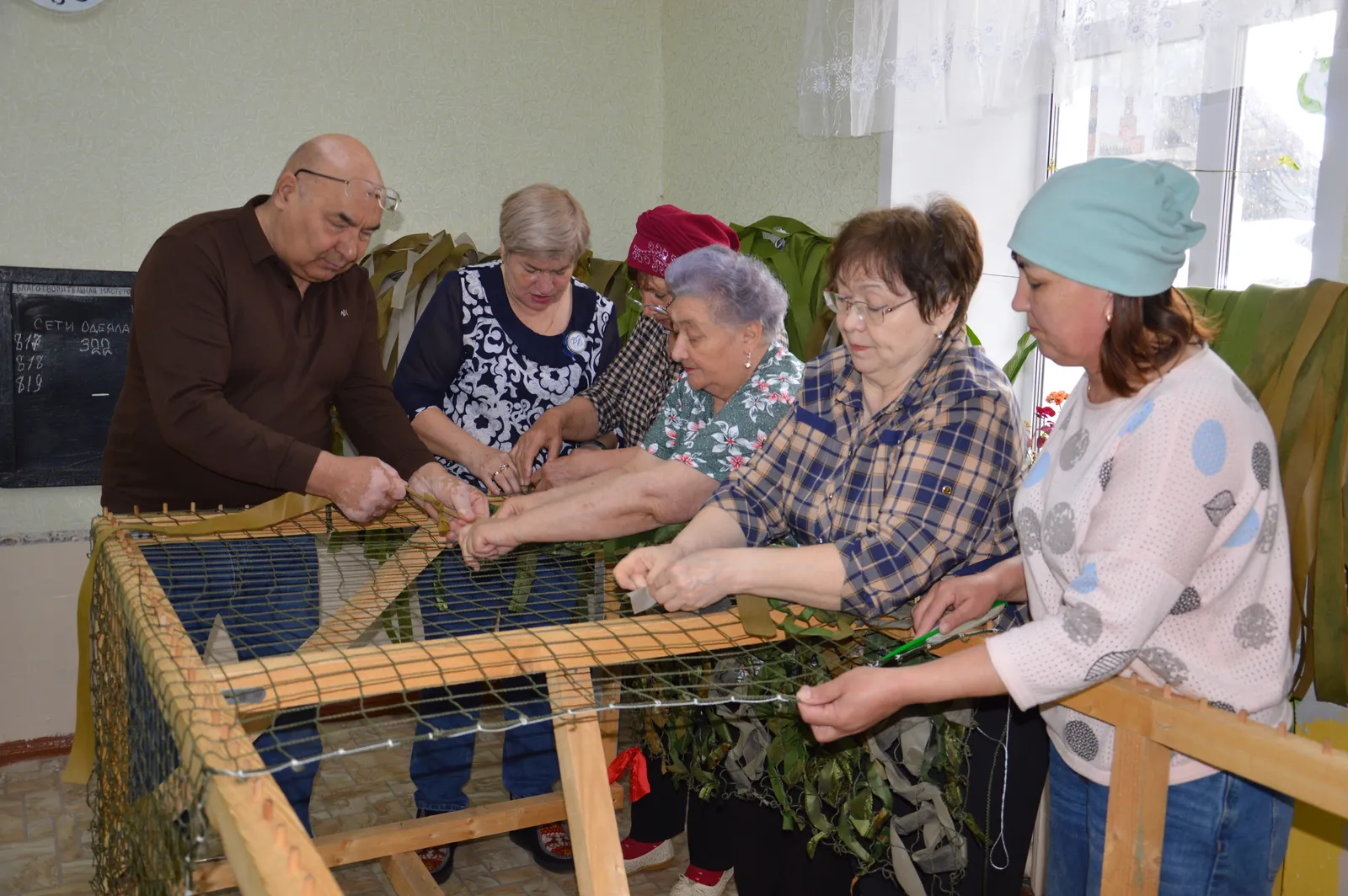 В Соколовке приступили к изготовлению маскировочных сетей