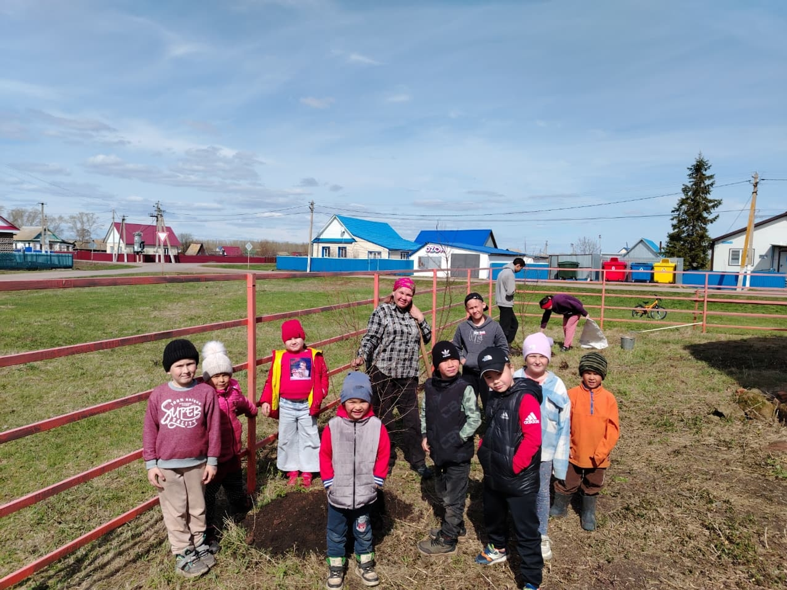 Молодёжь села Старокурманкеево вышла на субботник