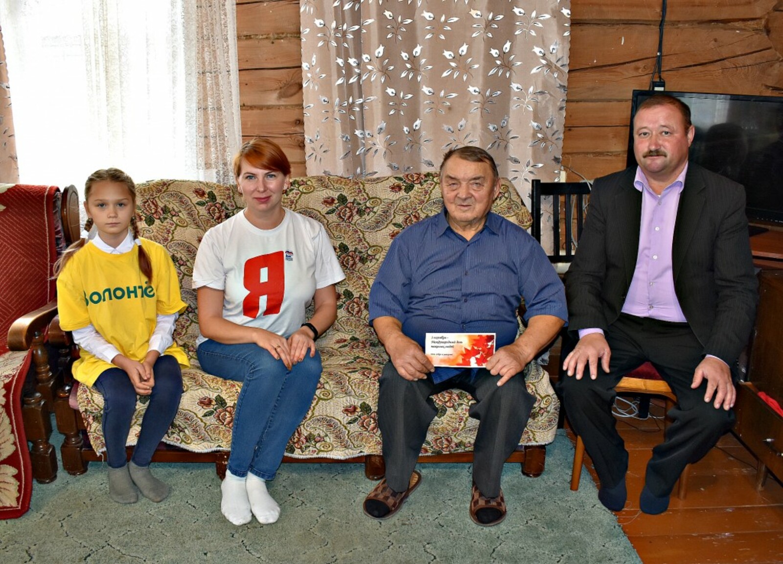Поздравили почетного гражданина г. Давлеканово  и Давлекановского района Рашита Маликовича Хузина (второй справа).