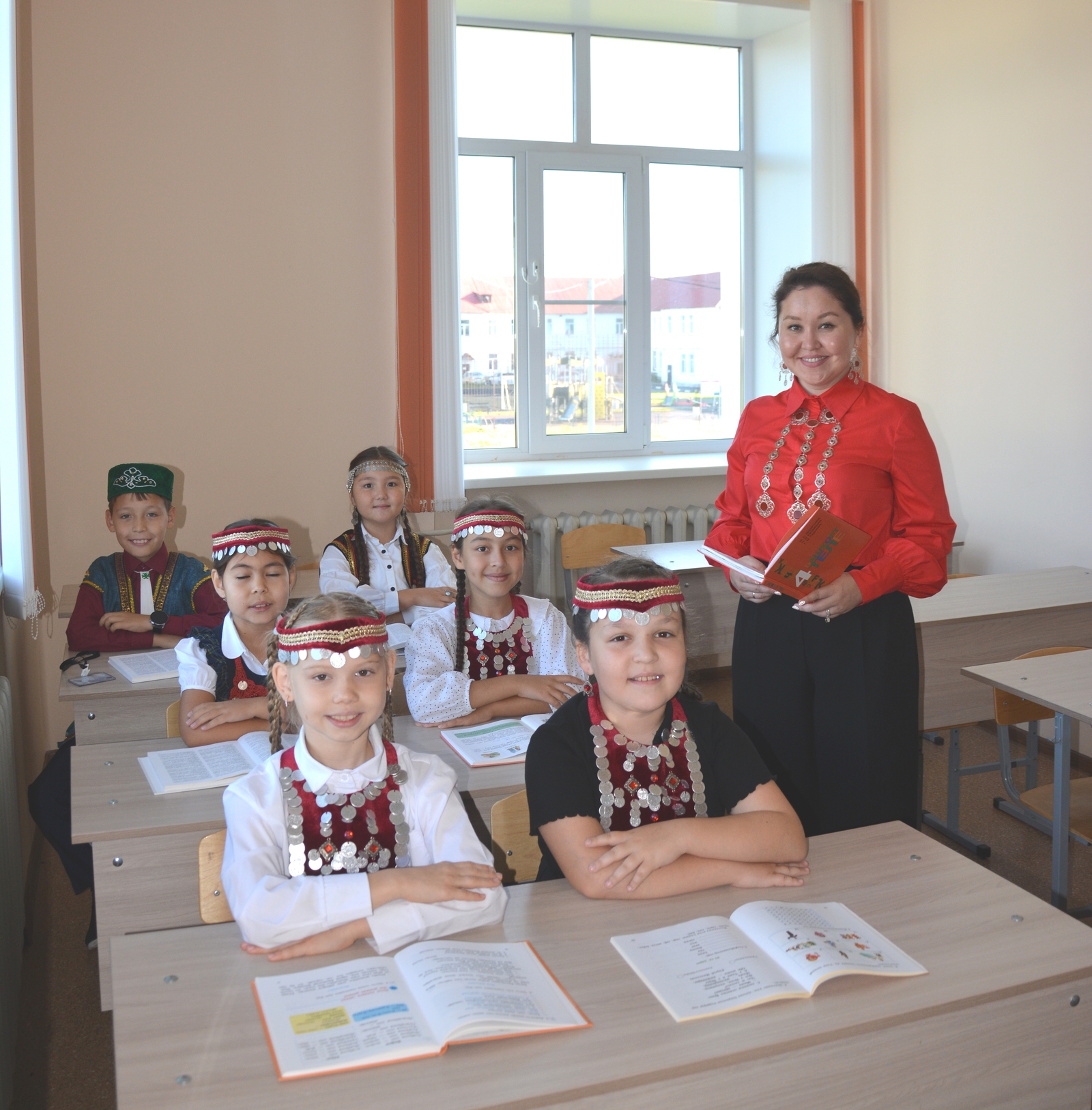 В Башкирии на работу ходят в одежде с национальными элементами