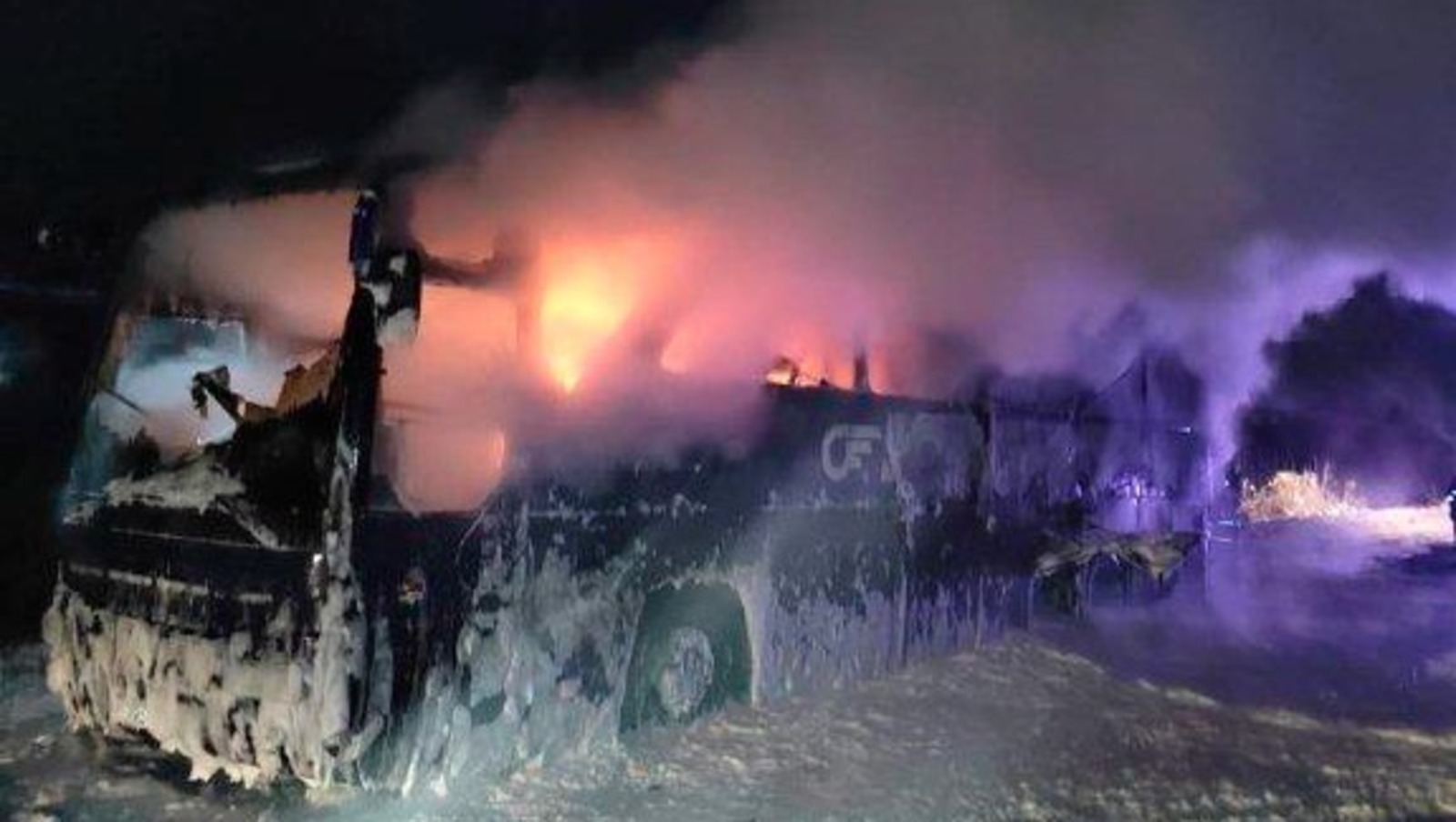 В Башкирии загорелся автобус, где находились пассажиры