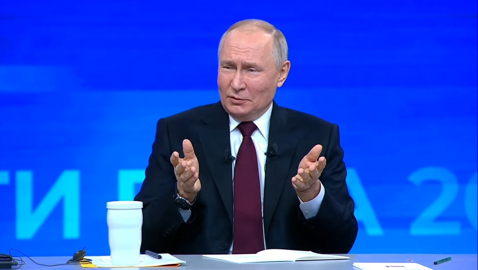 Владимир Путин рассказал, что помогает ему справляться с международным давлением