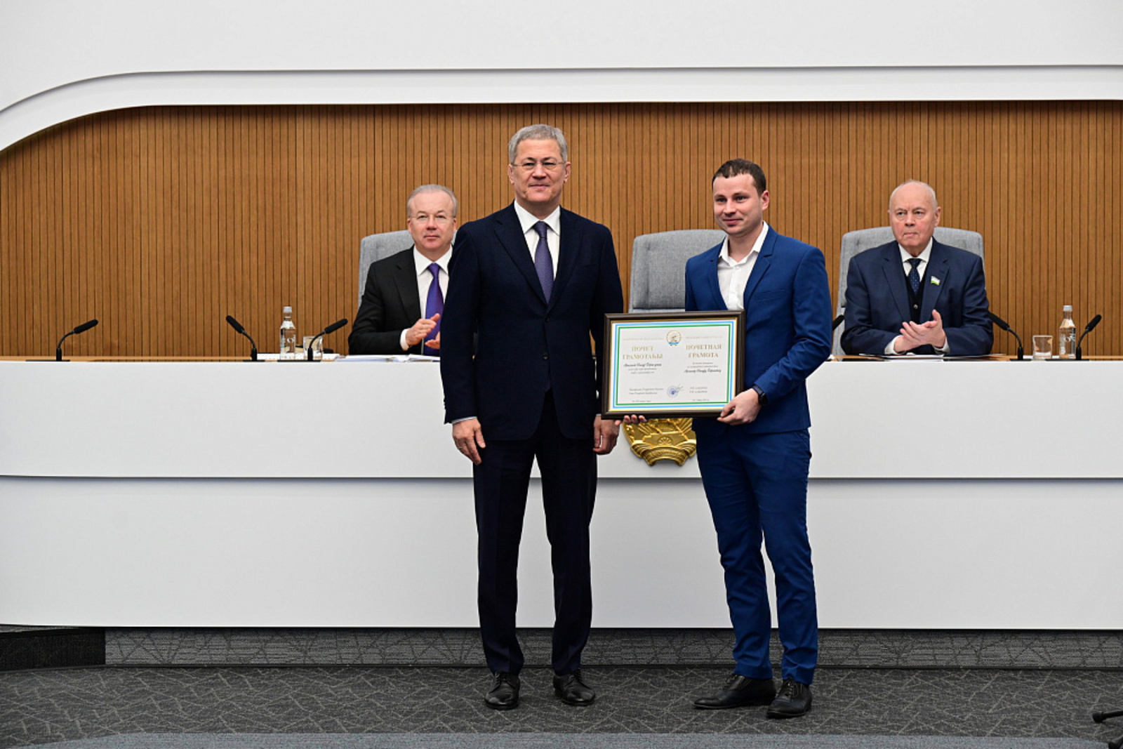 Хабиров вручил госнаграды фехтовальщикам из Башкортостана