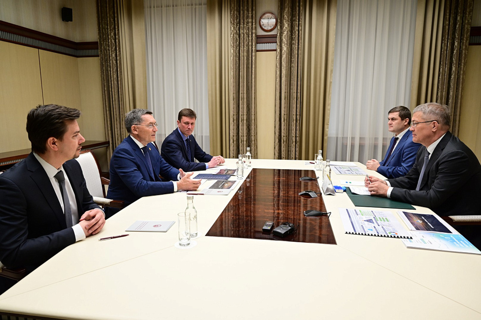 Рабочая встреча Радия Хабирова с управляющим холдинга «КОМОС ГРУПП»