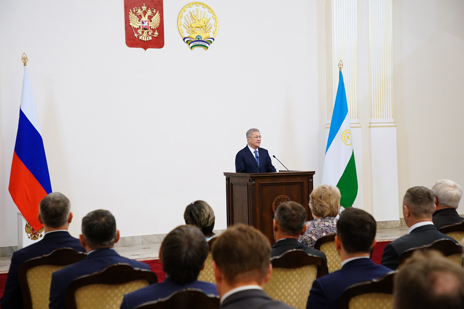 Радий Хабиров вручил награды работникам промышленности Башкирии