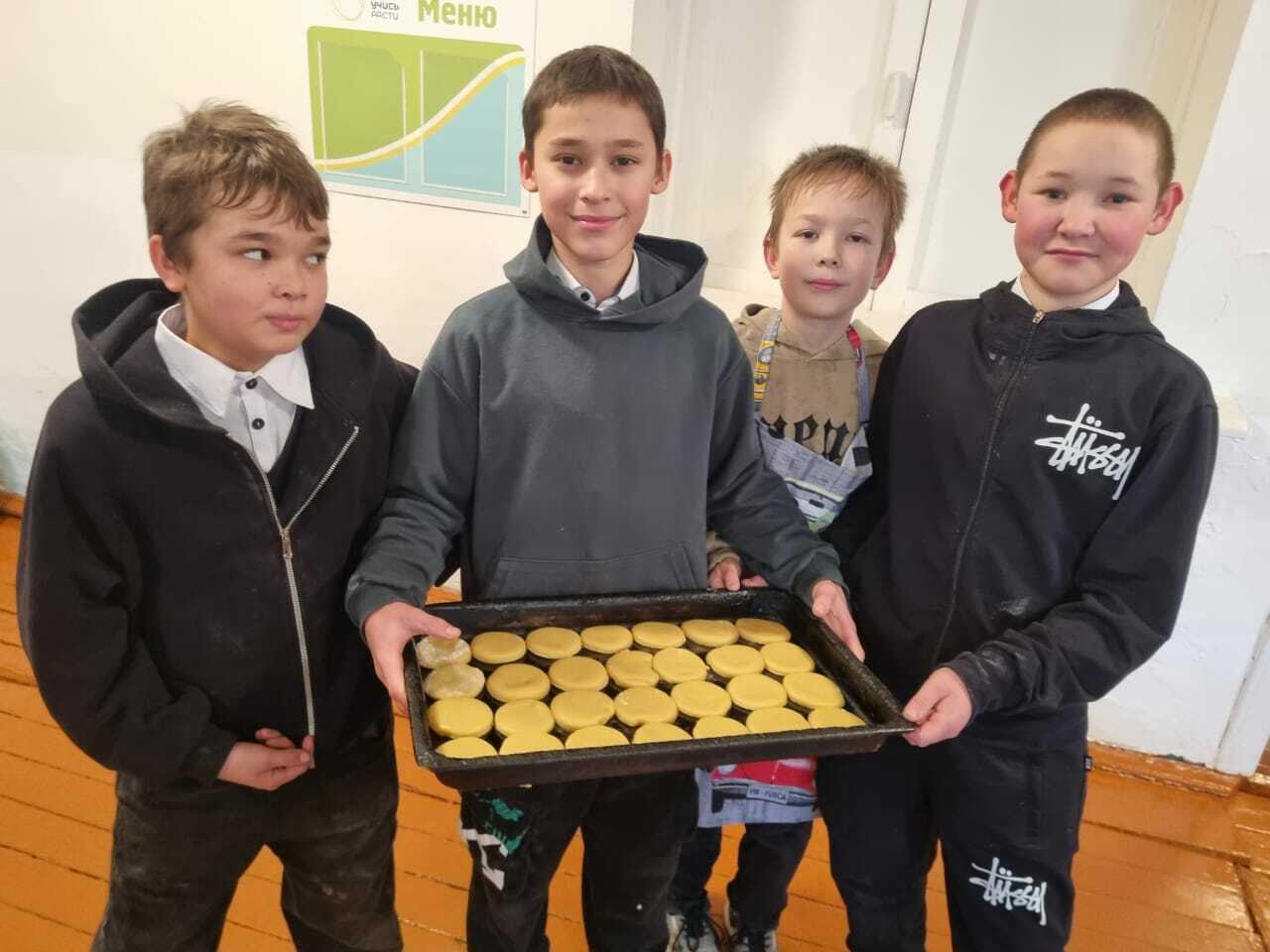 Школьники села Курятмасово участвовали в сборе гуманитарной помощи