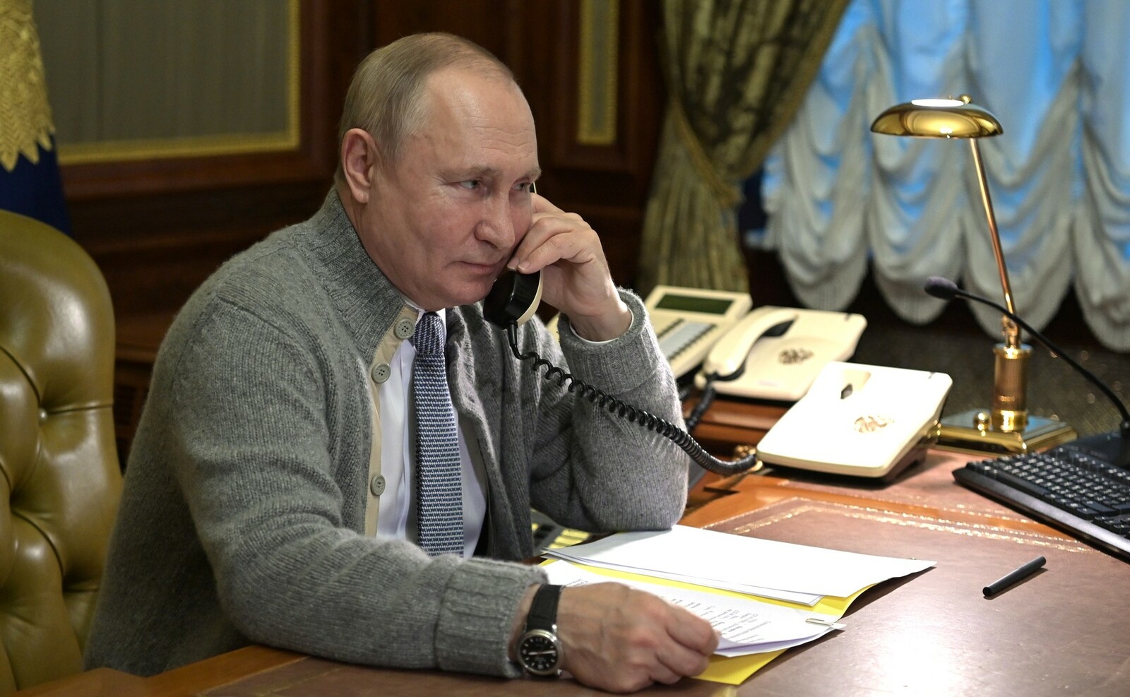 Владимир Путин поговорил по телефону с участниками акции «Ёлка желаний»