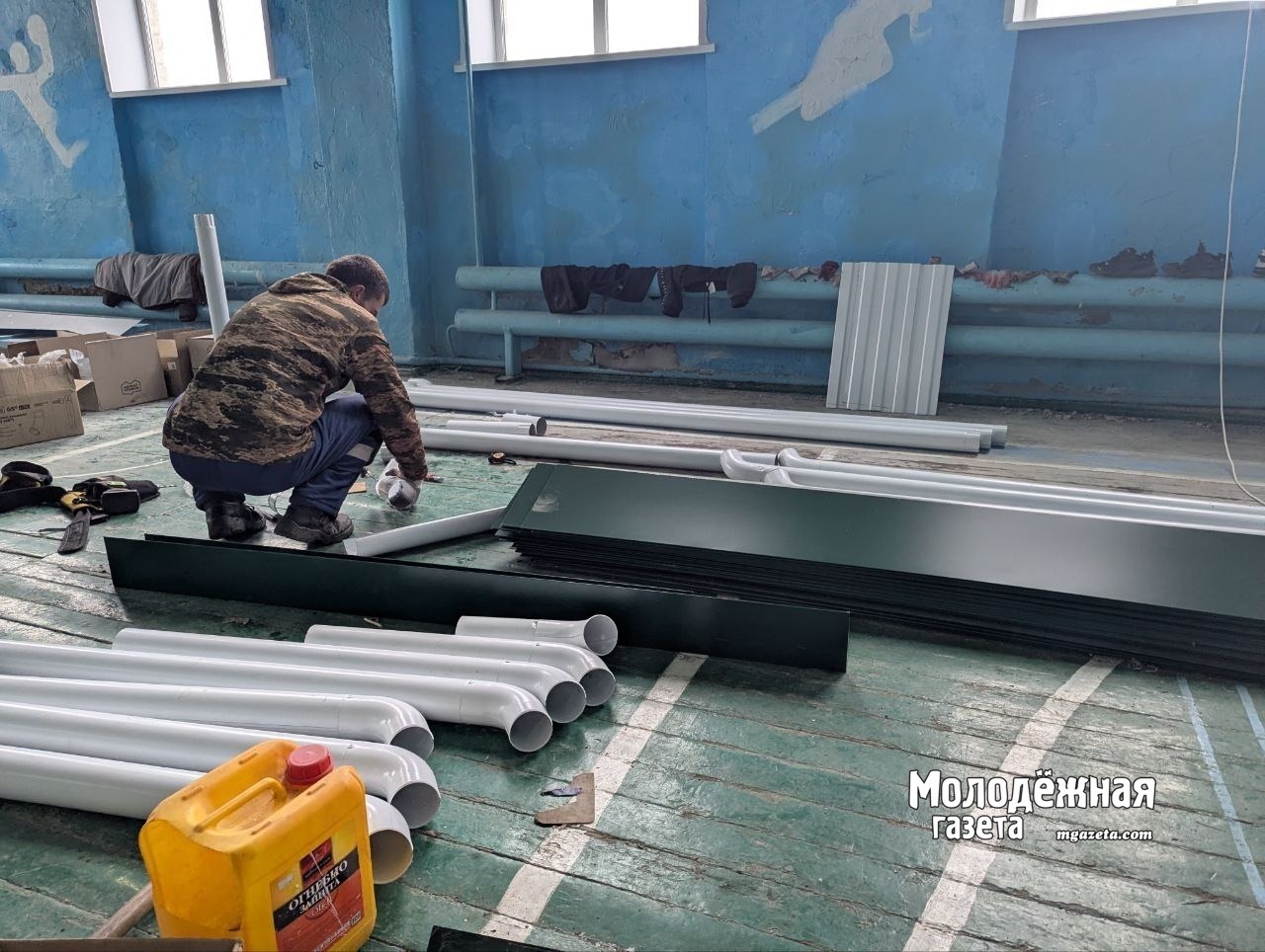 Строители из Башкирии ремонтируют Софиевскую школу ЛНР