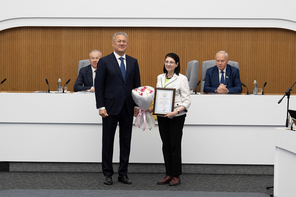 Глава Башкирии наградил победительницу Международной олимпиады Софию Салангину