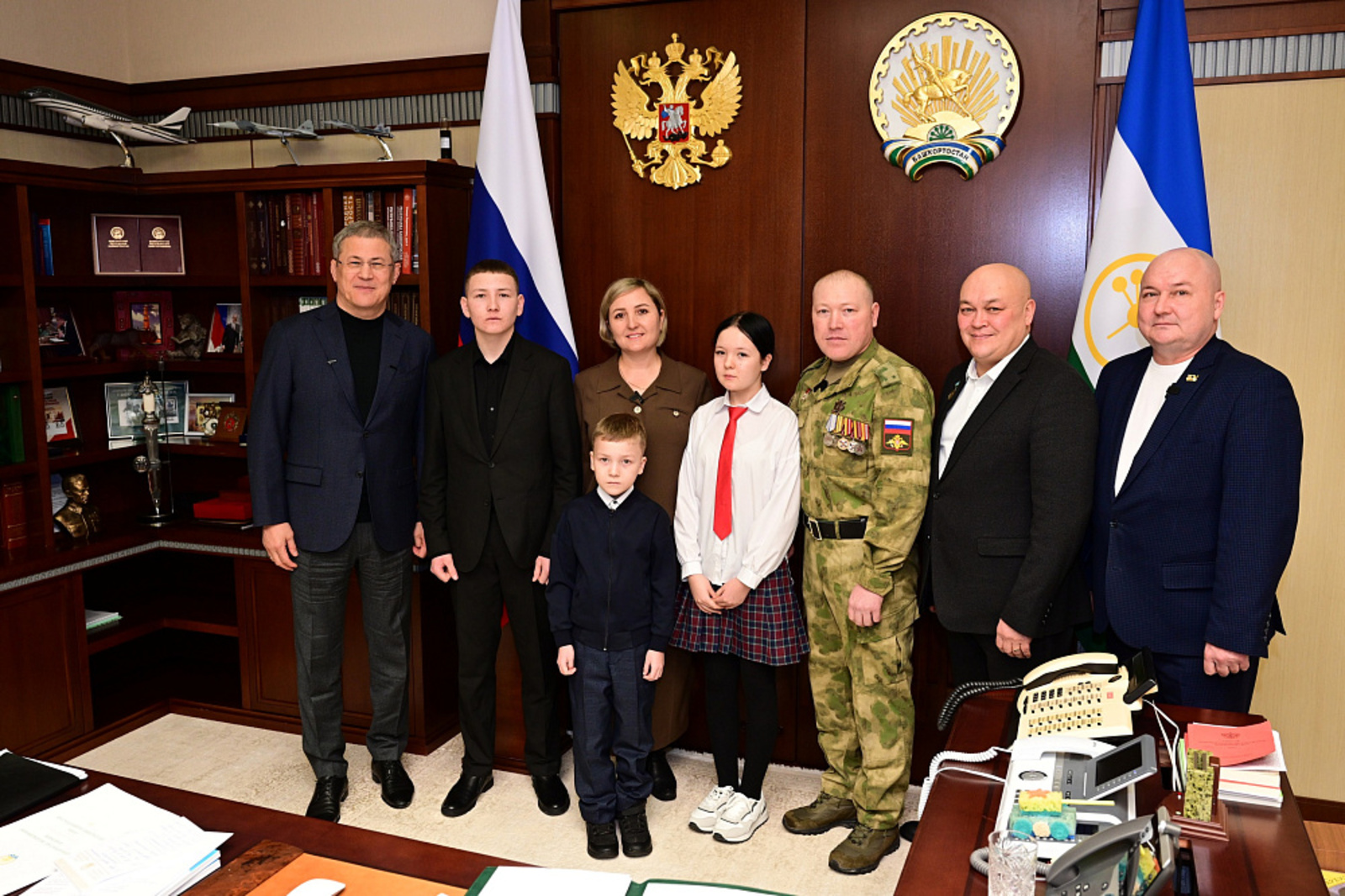 Глава Башкирии встретился с участником СВО из Салаватского района