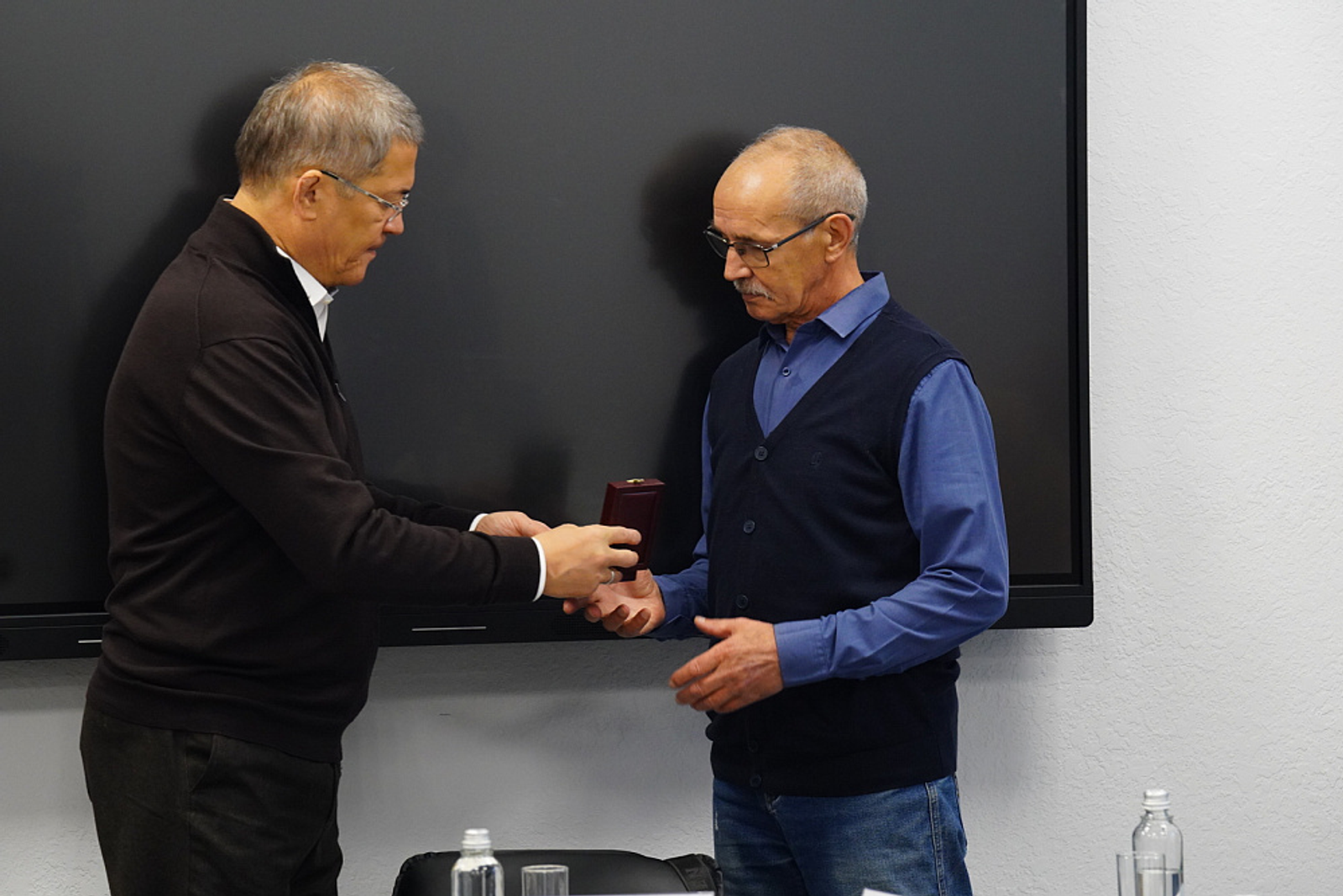 Глава Башкирии передал ордена Шаймуратова семьям погибших бойцов из Салавата