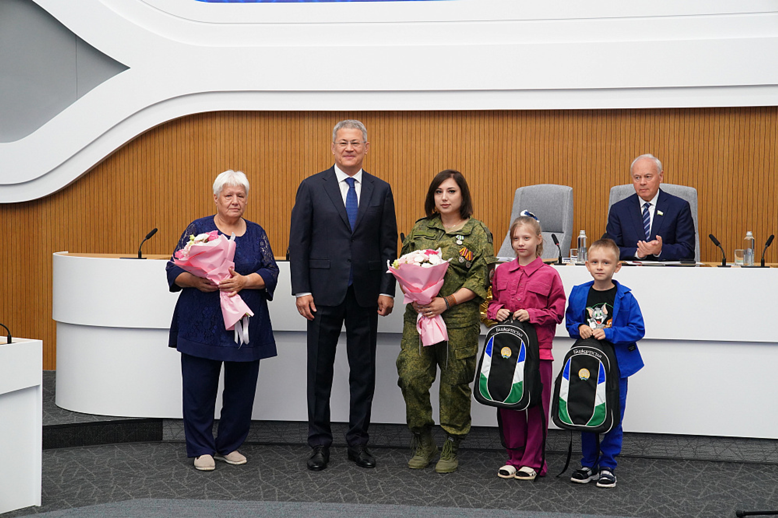 Хабиров вручил госнаграды участникам СВО из Башкортостана