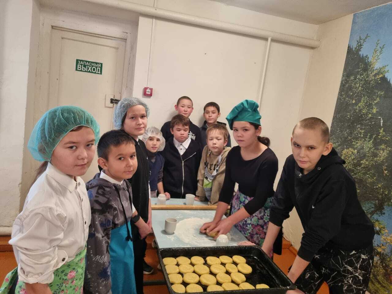 Школьники села Курятмасово участвовали в сборе гуманитарной помощи