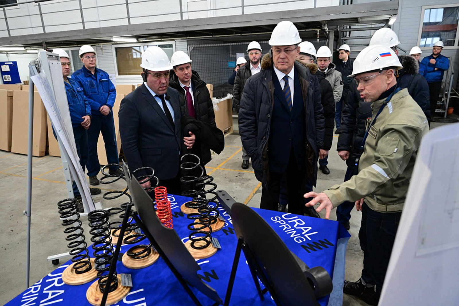 Хабиров ознакомился с развитием производства на Уральском пружинном заводе